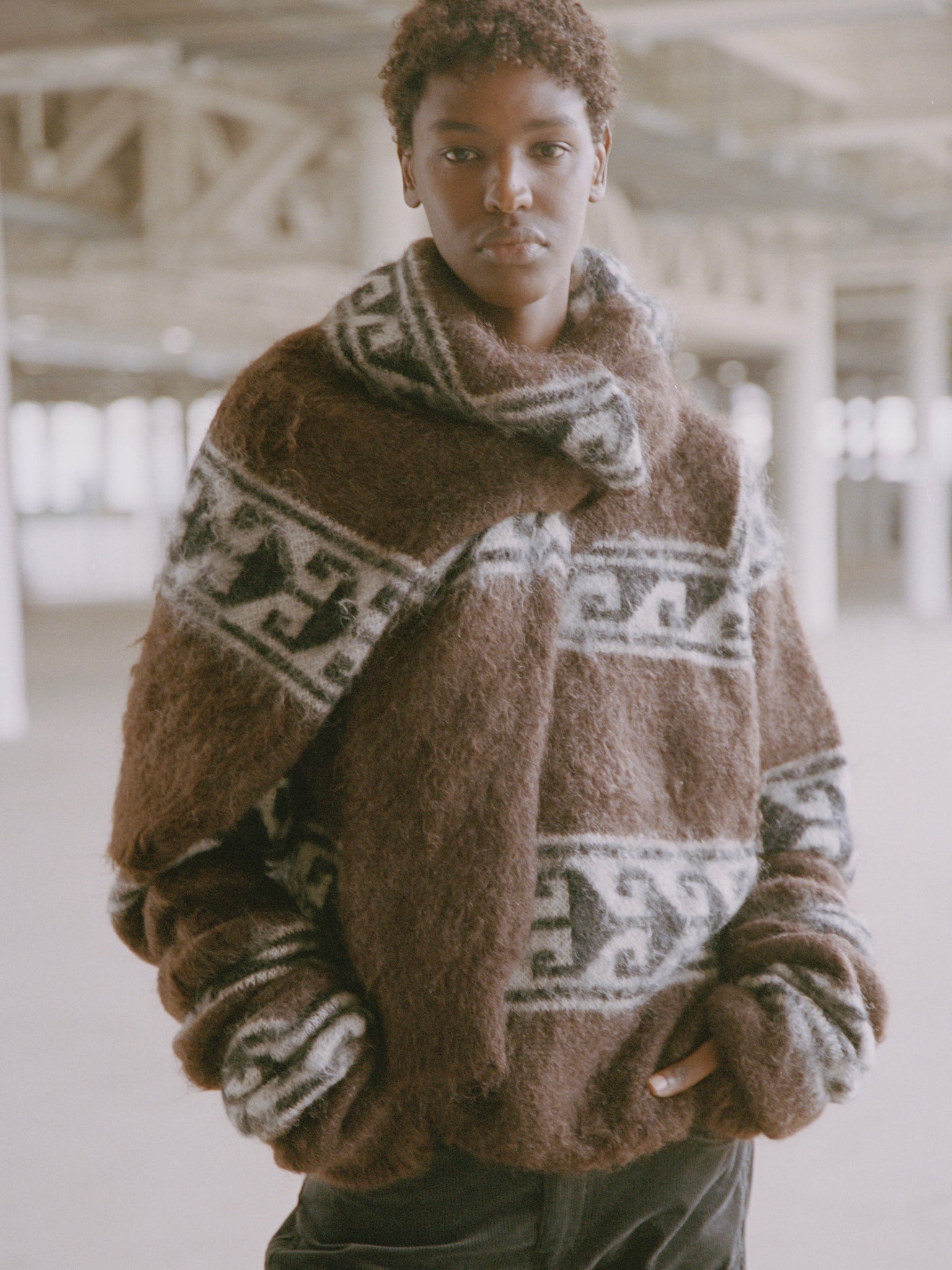 NVRFRGT / NATIVE JACQUARD MOHAIR V-NECK SWEATER