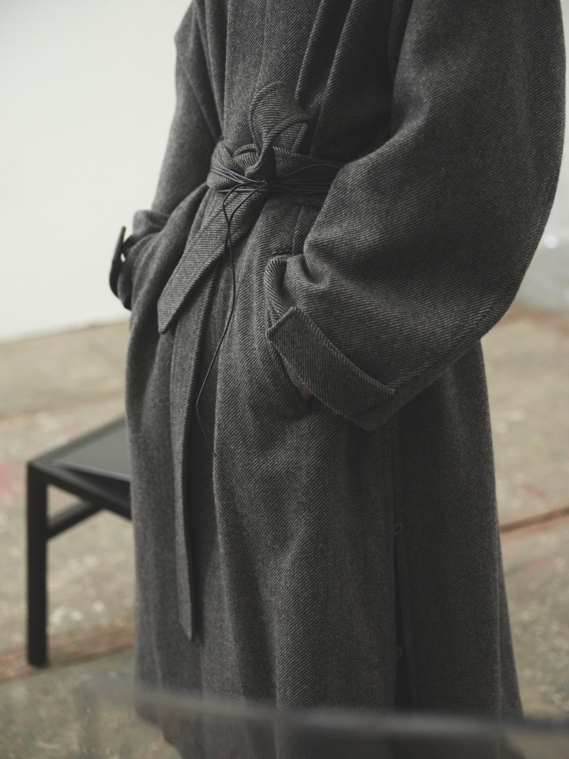 Blanc YM / Wool twill side inverted pleats long coat