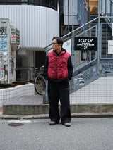 A.A.Spectrum（エーエースペクトラム） "LEEGAN DOWN WAISTCOAT" Tibetan Red
通販 着用イメージ