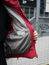 A.A.Spectrum（エーエースペクトラム） "LEEGAN DOWN WAISTCOAT" Tibetan Red
通販 着用イメージ