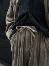 Blanc YM ブランワイエム Corduroy Relax Trousers コーデュロイリラックストラウザーズ 通販 ベージュ 着用イメージ