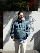 F/CE. Hoodie puffer jacket (F/CE.×DIGAWEL) エフシーイー ディガウェル フーディーパファージャケット 通販 ブルー 着用イメージ