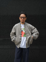 INNAT (インアット)
"HAND-DYED BOMBER JACKET"GRAY
通販
着用イメージ

