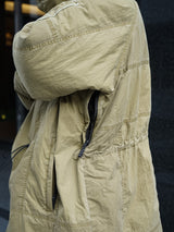 INNAT "PADDED TACTICAL FIELD COAT (INNAT x WILD THINGS)" インアット ワイワイルドシングス パデッドタクティカルフィールドコート 通販 コヨーテ 着用イメージ