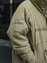 INNAT "PADDED TACTICAL FIELD COAT (INNAT x WILD THINGS)" インアット ワイワイルドシングス パデッドタクティカルフィールドコート 通販 コヨーテ 着用イメージ