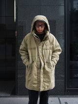 INNAT "PADDED TACTICAL FIELD COAT (INNAT x WILD THINGS)" インアット ワイワイルドシングス パデッドタクティカルフィールドコート 通販 コヨーテ 着用イメージ