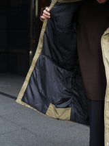 INNAT "PADDED TACTICAL FIELD COAT (INNAT x WILD THINGS)" インアット ワイワイルドシングス パデッドタクティカルフィールドコート 通販 コヨーテ 着用イメージ