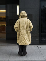 INNAT "PADDED TACTICAL FIELD COAT (INNAT x WILD THINGS)" インアット ワイワイルドシングス パデッドタクティカルフィールドコート 通販 コヨーテ 着用イメージ