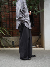 KANEMASA PHIL.(カネマサフィル) "46G Solaro Trousers"46Gソラーロワイドトラウザー
BLACK BROWN  通販 着用イメージ