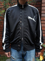 MASU PUMA × MASU T7 CURIO TRACK JACKET エムエーエスユー プーマ T7キュリオトラックジャケット 通販 ブラック 着用イメージ