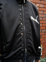 MASU PUMA × MASU T7 CURIO TRACK JACKET エムエーエスユー プーマ T7キュリオトラックジャケット 通販 ブラック 着用イメージ