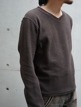 NVRFRGT ネヴァーフォーゲット PANNELD LONG SLEEVE V-NECK T-SHIRT パネルロングスリーブVネックTシャツ 通販 ブラウン 着用イメージ