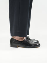 PETROSOLAUM  ペテロオラウム 1 eyelet apron(plain horse foggy reverse) ワンアイレットエプロン 通販 ブラック 着用イメージ