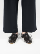 PETROSOLAUM  ペテロオラウム 1 eyelet apron(plain horse foggy reverse) ワンアイレットエプロン 通販 ブラウン 着用イメージ