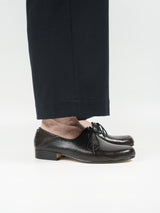 PETROSOLAUM  ペテロオラウム 1 eyelet apron(plain horse foggy reverse) ワンアイレットエプロン 通販 ブラウン 着用イメージ