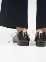 PETROSOLAUM  ペテロオラウム 1 eyelet apron(plain horse foggy reverse) ワンアイレットエプロン 通販 ブラウン 着用イメージ