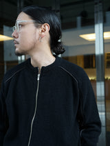 SimplyComplicated シンプリーコンプリケイテッド TRACK CREW DRIVERS KNIT　トラッククルードライバーズニット 通販 ブラック 着用イメージ