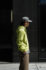 SimplyComplicated シンプリーコンプリーケーテッド KNITTED ZIP HOODIE ニッテッドジップフーディー 通販 グリーンティー 着用イメージ