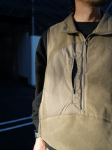 YDOT ワイドット "TECH FLEECE CIRCLE ANORAK VEST" テックフリースサイクルアノラックベスト MOSS BROWN 通販 着用イメージ