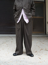 YOKO SAKAMOTO BAGGY EASY PANTS ヨーコサカモト バギーイージーパンツ 通販   オリーブ 着用イメージ