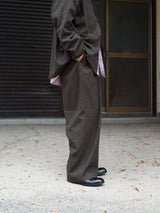YOKO SAKAMOTO BAGGY EASY PANTS ヨーコサカモト バギーイージーパンツ 通販   オリーブ 着用イメージ