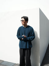 superNova. スーパーノヴァ Whole Garment V-Neck – Super Fine Merino ホールガーメントVネックスーパーファインメリノ 通販 ネイビー 着用イメージ