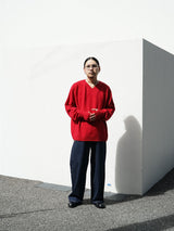 superNova. スーパーノヴァ Whole Garment V-Neck – Super Fine Merino ホールガーメントVネックスーパーファインメリノ 通販 レッド 着用イメージ