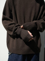 superNova. スーパーノヴァ "Whole Garment Crew - Wool / Cashmere / Silk" ホールガーメントクルーネック ウールカシミヤシルク 通販 ブラウン 着用イメージ