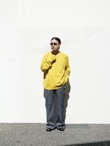 superNova. スーパーノヴァ Whole Garment V-Neck – Super Fine Merino ホールガーメントVネックスーパーファインメリノ 通販 マスタード 着用イメージ
