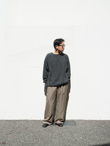 superNova. スーパーノヴァ "Whole Garment Crew - Wool / Cashmere / Silk" ホールガーメントクルーネック ウールカシミヤシルク 通販 チャコール 着用イメージ