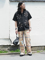 superNova. Aloha shirt - Big flowers embroidery アロハシャツ ブラック 着用イメージ